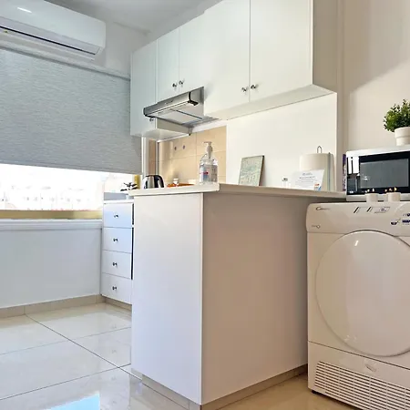 Albert's Center 21 لارنكا